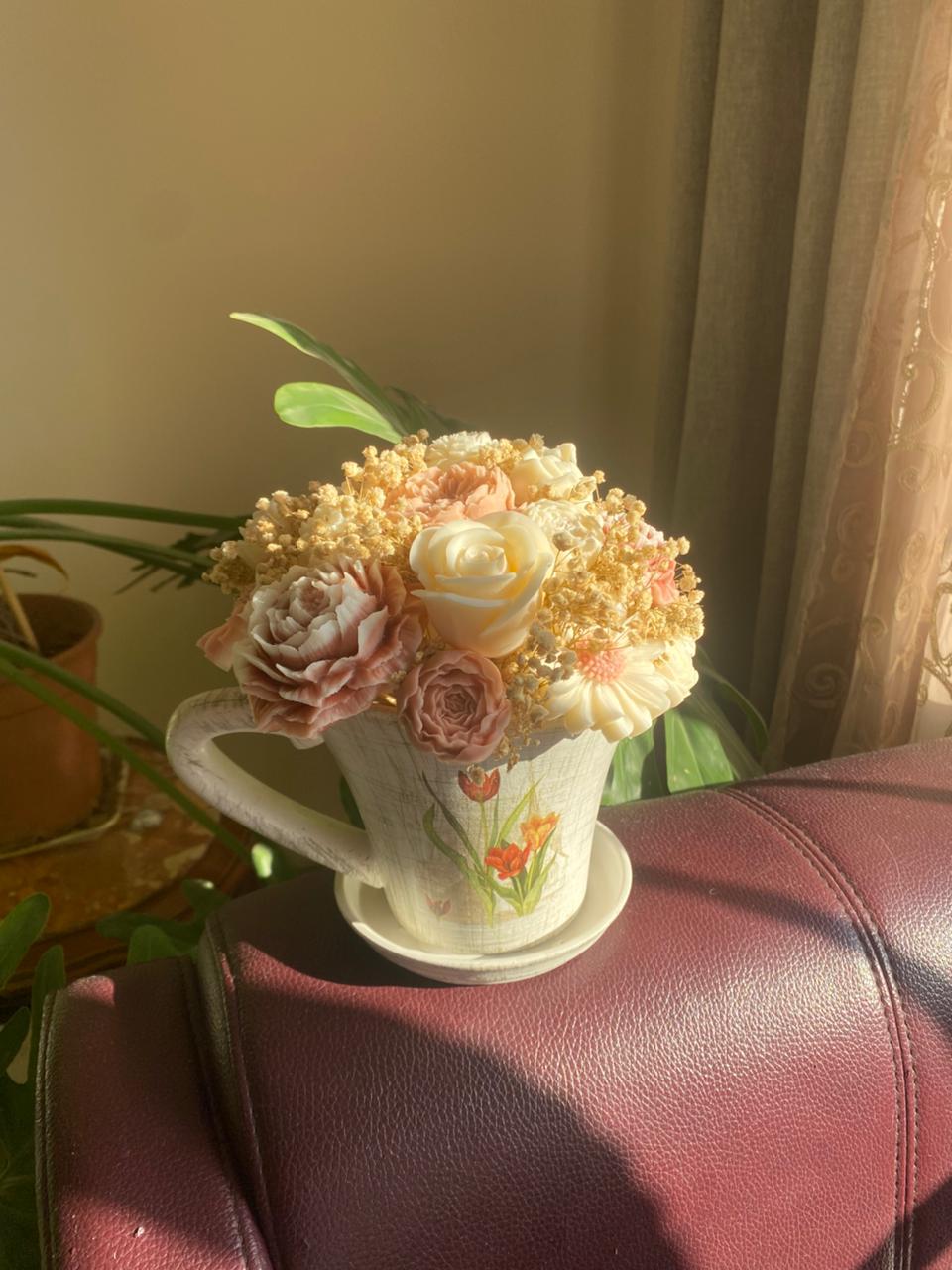 قوار من الشمع المعطر الفواح