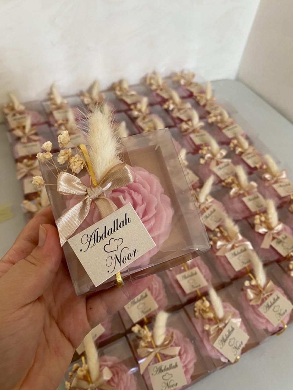 توزيعة من الشمع المعطر الفواح