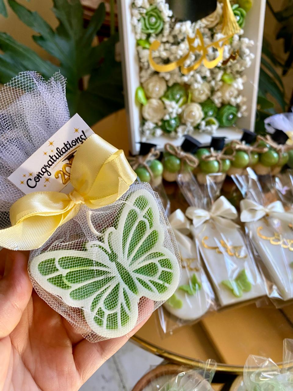 توزيعة من الشمع الفواح