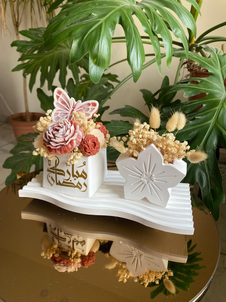 ستاند عيدكم مبارك من الكونكريت والشمع المعطر