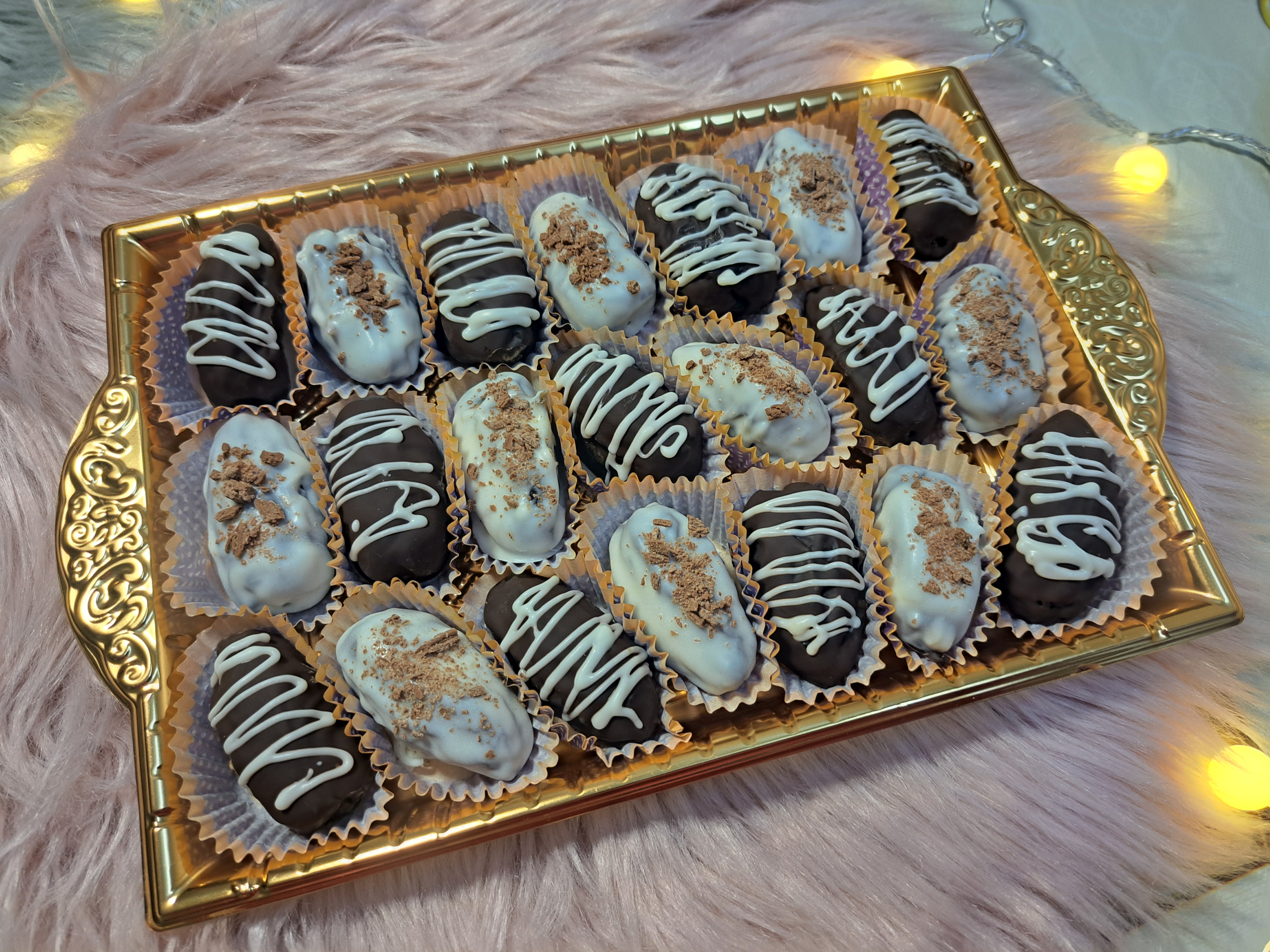 تمر محشي مكسرات مغطى بالشوكولاته